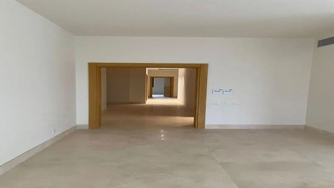 Super luxury finished apartment in Beverly Hills