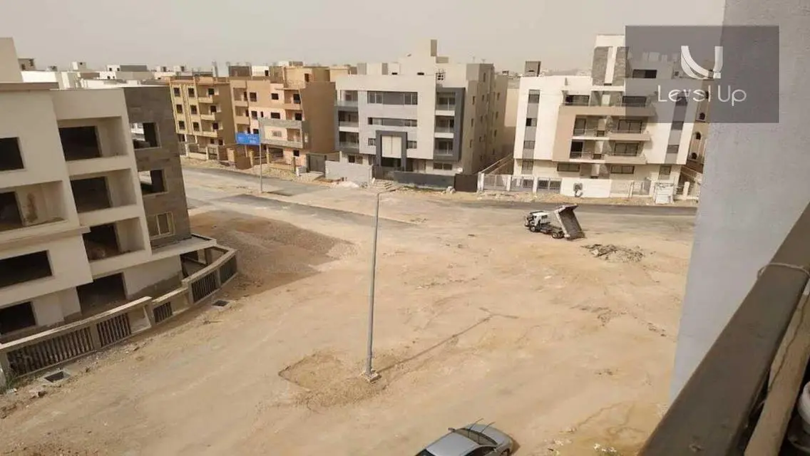 شقة فاخرة بمساحة كبيرة للبيع
