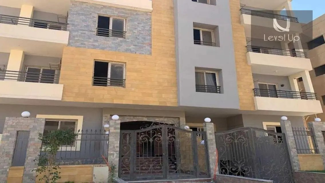 شقة فاخرة بمساحة كبيرة للبيع