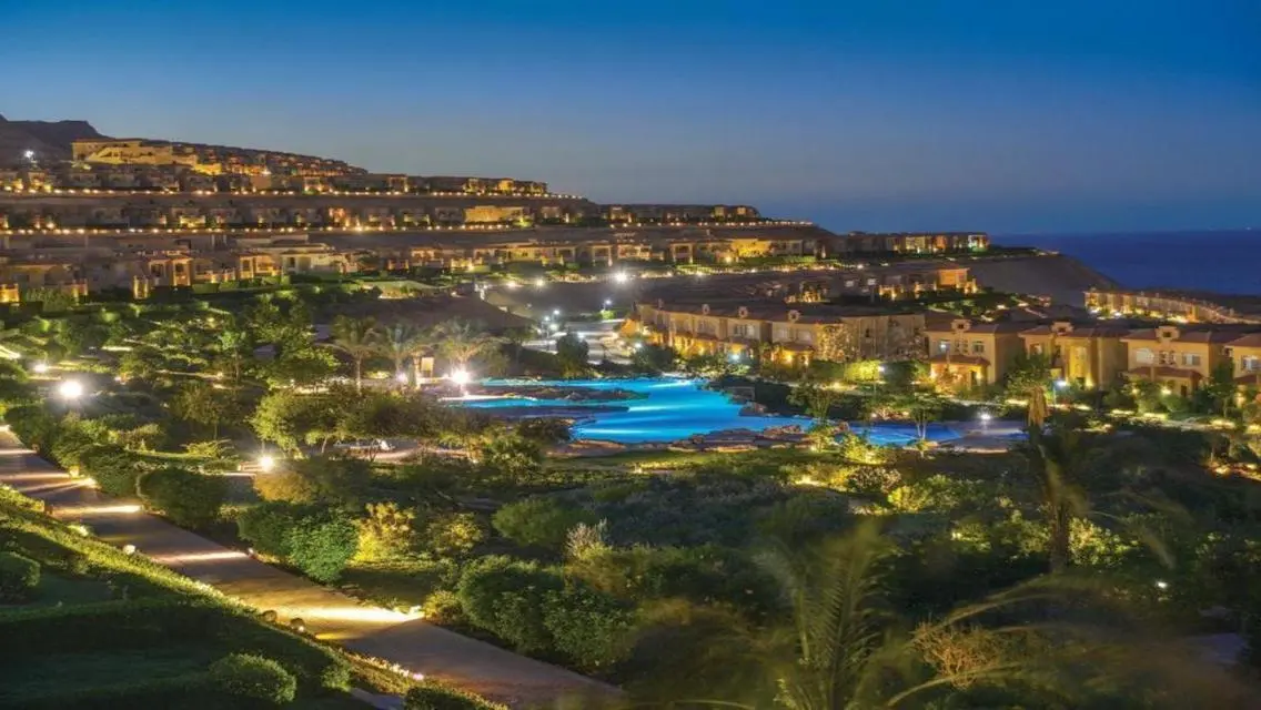 تاون هاوس 150م Full Sea View بـ تلال العين السخنة