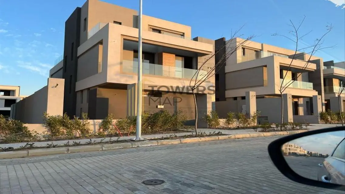 شقة فاخرة للبيع بمساحة واسعة في موقع متميز