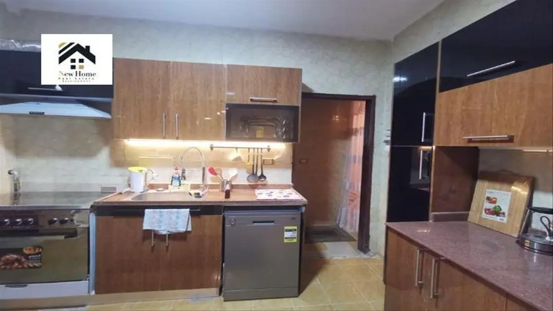 عمارة 2000 م في الحي الخامس الهضبة الوسطي المقطم خ