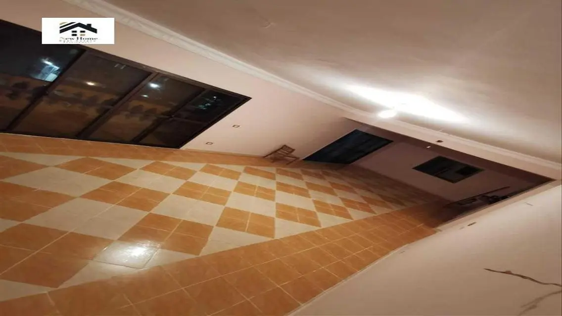 عمارة 2000 م في الحي الخامس الهضبة الوسطي المقطم خ