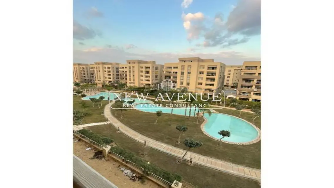 Apartment view landscape - water features - The Square