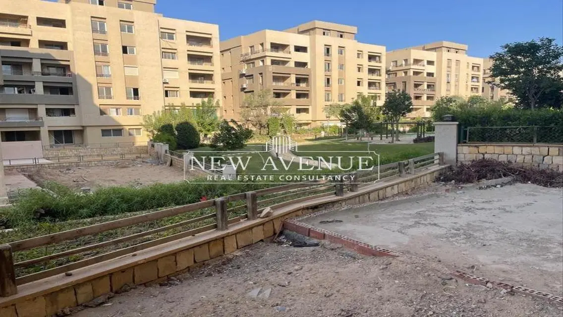شقة  بحري نصف تشطيب بحديقة خاصة في ذا سكوير صبور