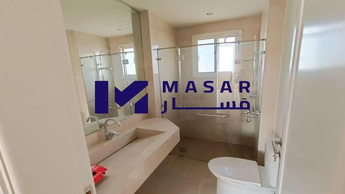فيلا فاخرة للبيع في موقع مثالي