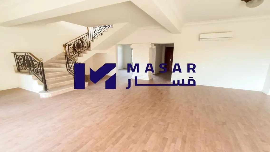 فيلا فاخرة للبيع في موقع مثالي