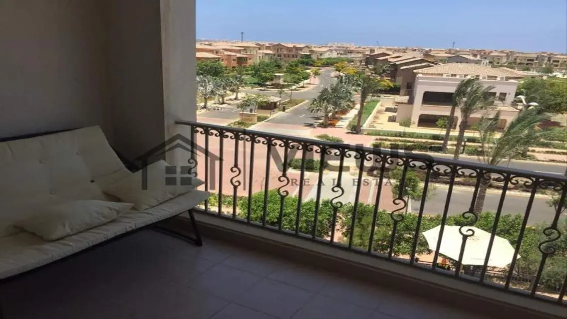 بنتهاوس للبيع في كاتنيا l يرى حمام السباحة