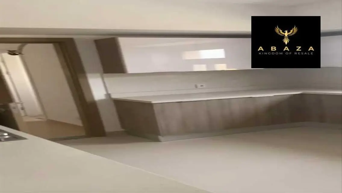 للبيع شقه مفروشه بقلب كمبوند اب تاون كايرو 214م