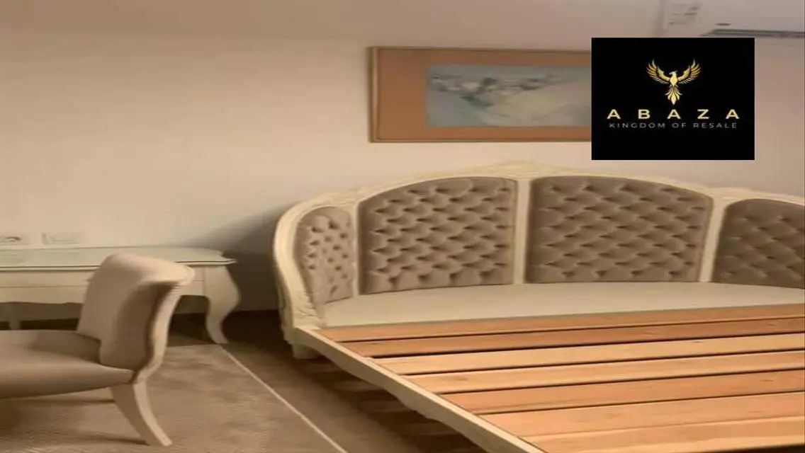 للبيع شقه مفروشه بقلب كمبوند اب تاون كايرو 214م