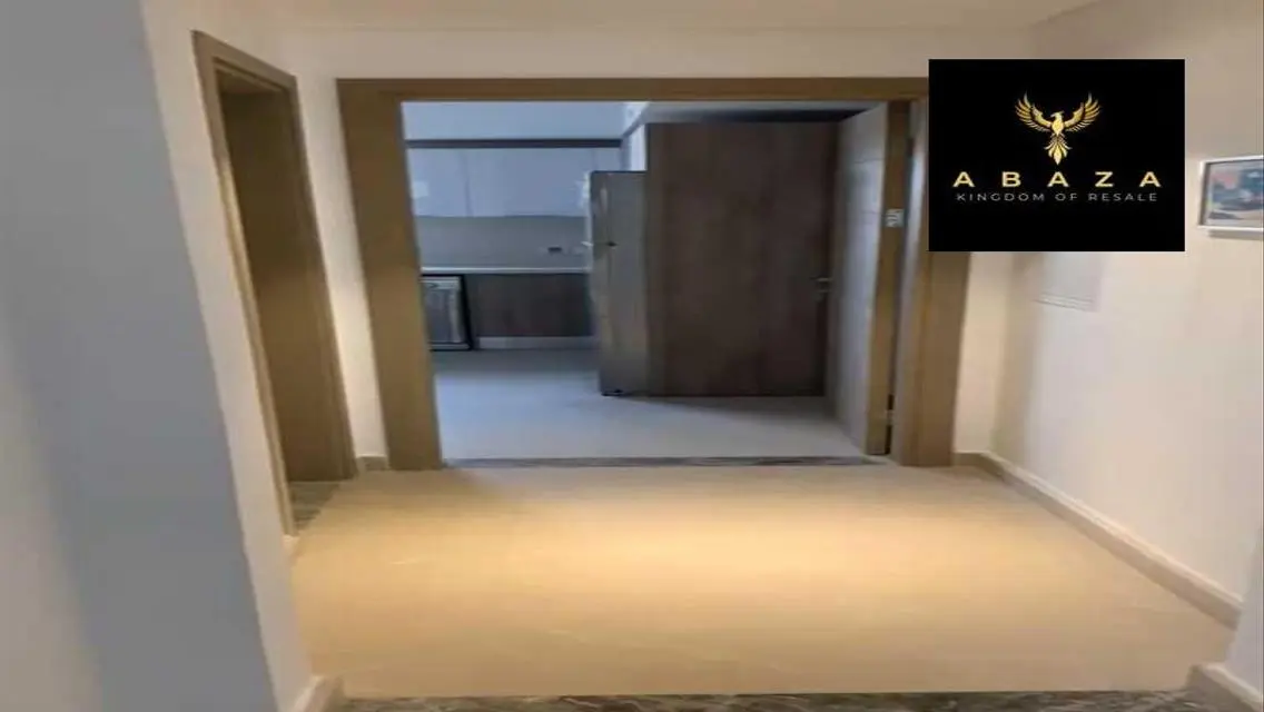 للبيع شقه مفروشه بقلب كمبوند اب تاون كايرو 214م