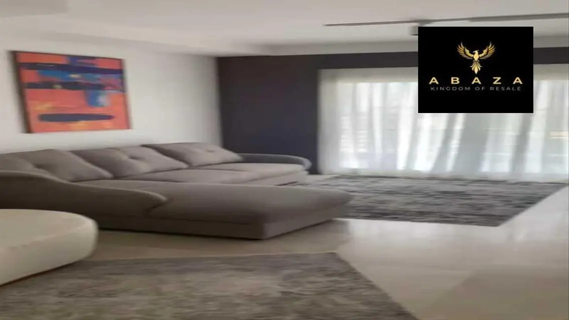 للبيع شقه مفروشه بقلب كمبوند اب تاون كايرو 214م