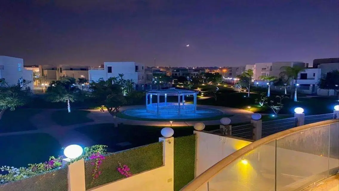 Twin House View on Land scape in Cleopatra Square