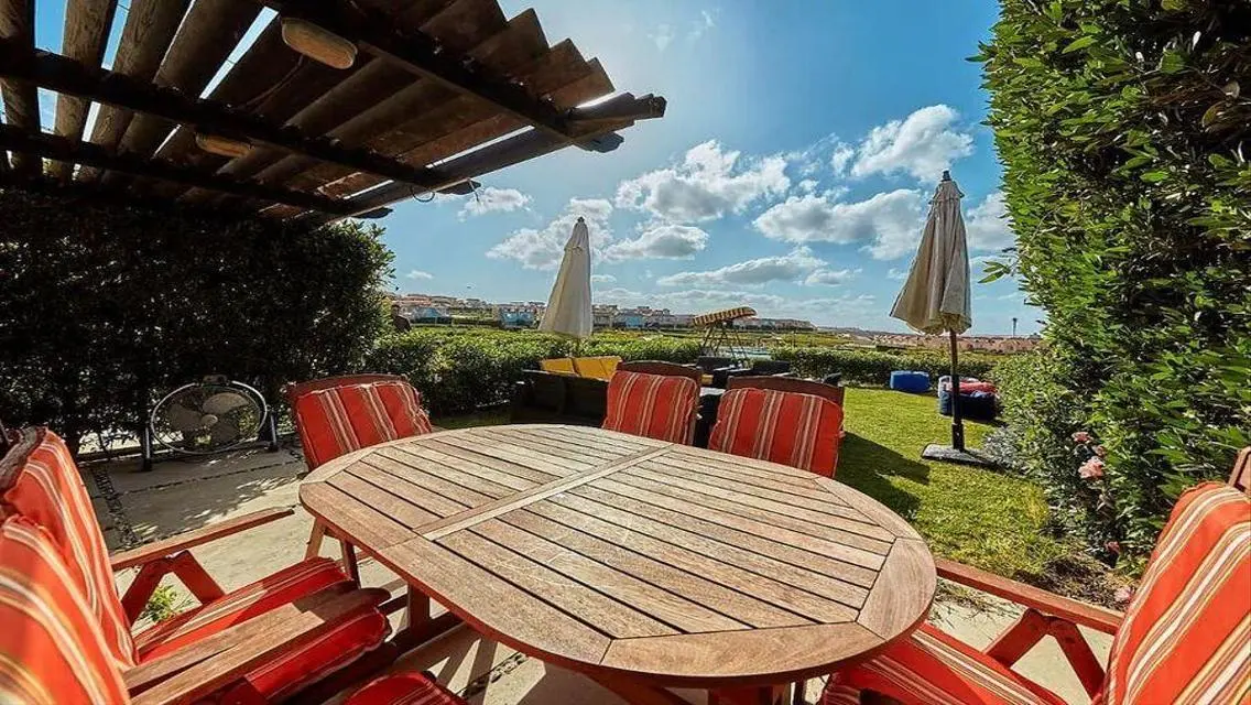 شالية 130م بـ تلال السخنة برايم لوكيشن  Sea View