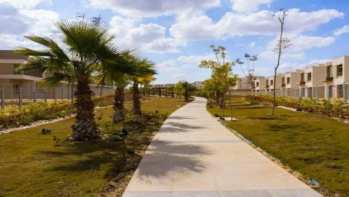 فيلا فى ذا كراون بالم هيلز موقع مميز جوار نيو جيزة