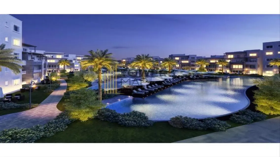 Luxury Apartment with Balcony and Stunning Lake View