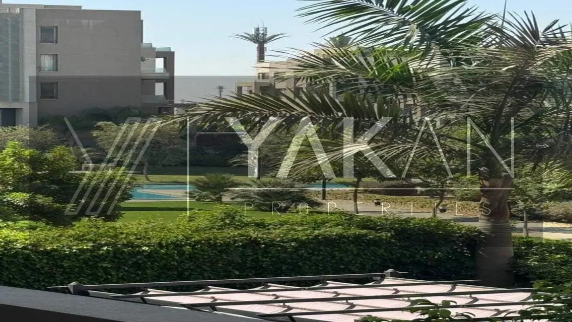 تاون هاوس 226م للبيع لقطة في بالم هيلز نيو كايرو .