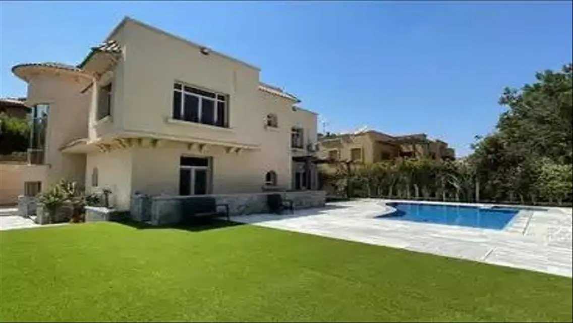 فيلا استلام قريب علي المحور دايركت ووصله دهشور