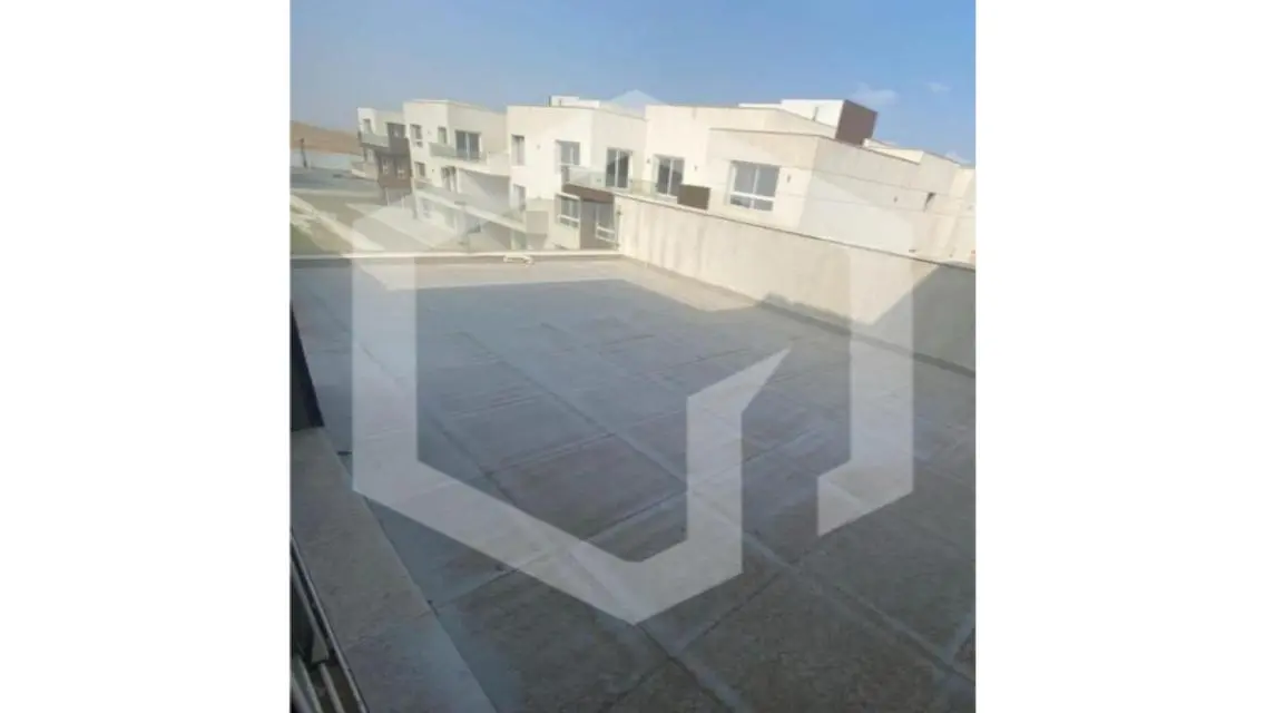 شقة فاخرة مع غرفة خادمة وموقف سيارات مغطى