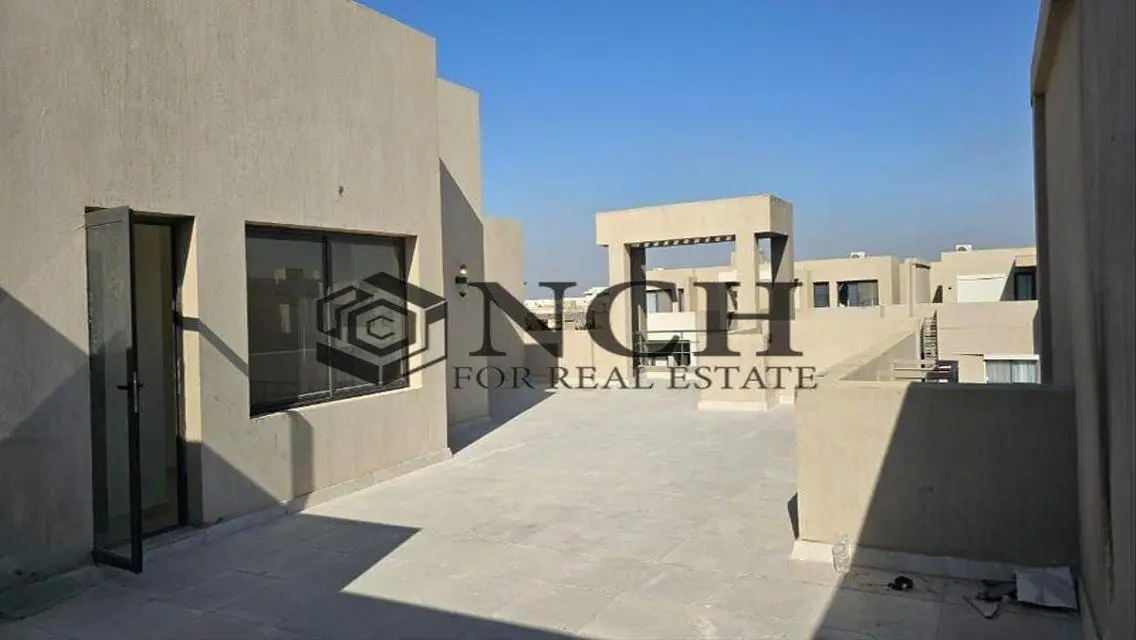 بنتهاوس للإيجار في فيفث سكوير، مطبخ وتكييفات.