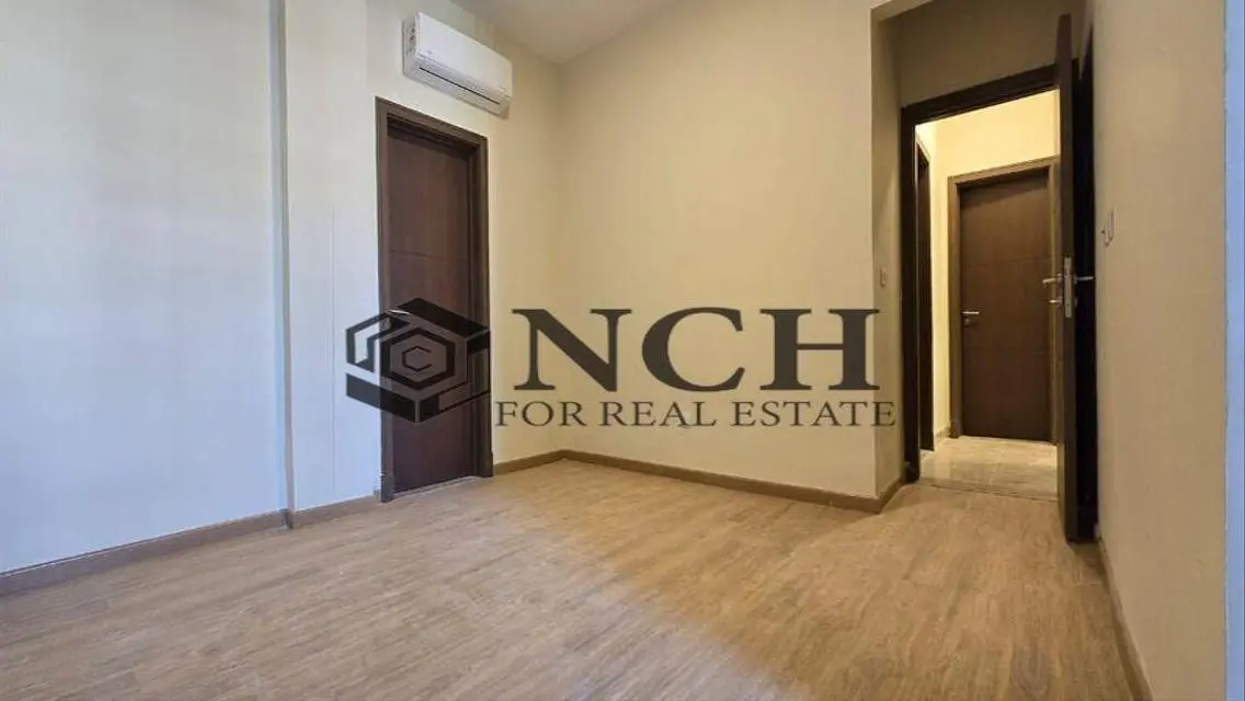 بنتهاوس للإيجار في فيفث سكوير، مطبخ وتكييفات.