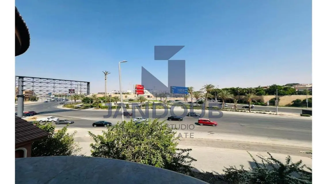 شقة رائعة بإطلالة على معلم رئيسي