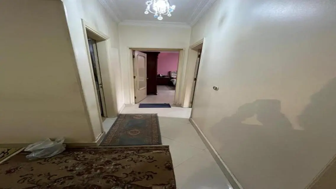 شقه مميزه للبيع في الخمايل الشيخ زايد حديقه خاصه  