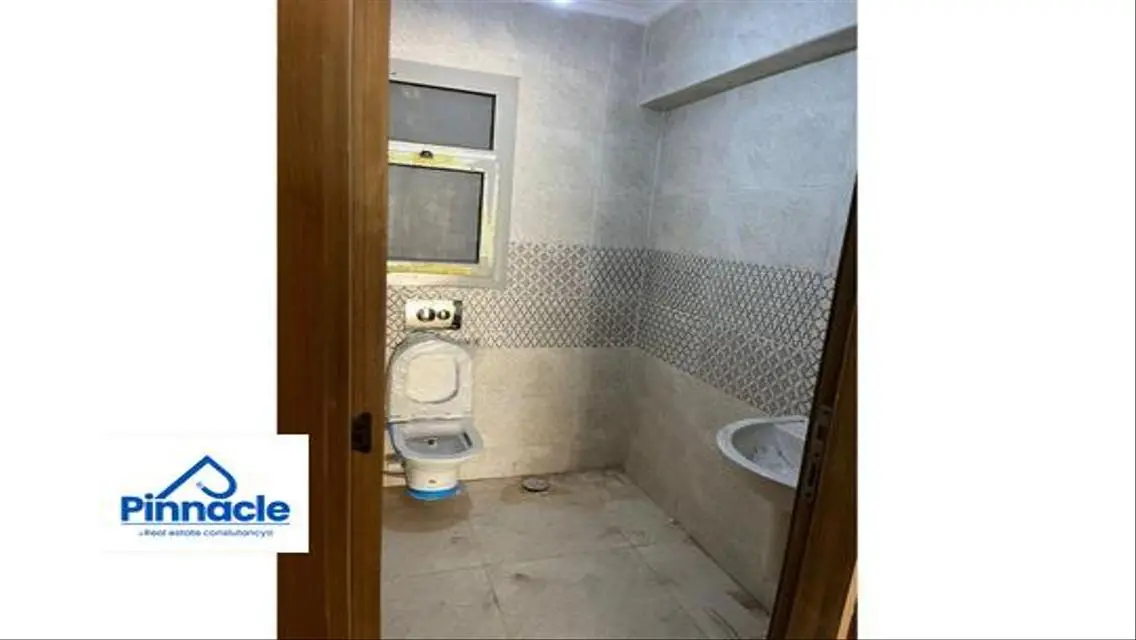 شقة بموقع مميز تشطيب كامل - بحديقة خاصة