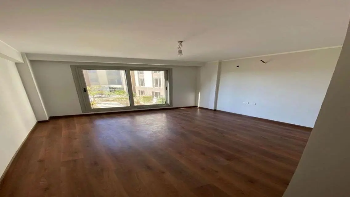 Finished apartment with garden in Palm Parks