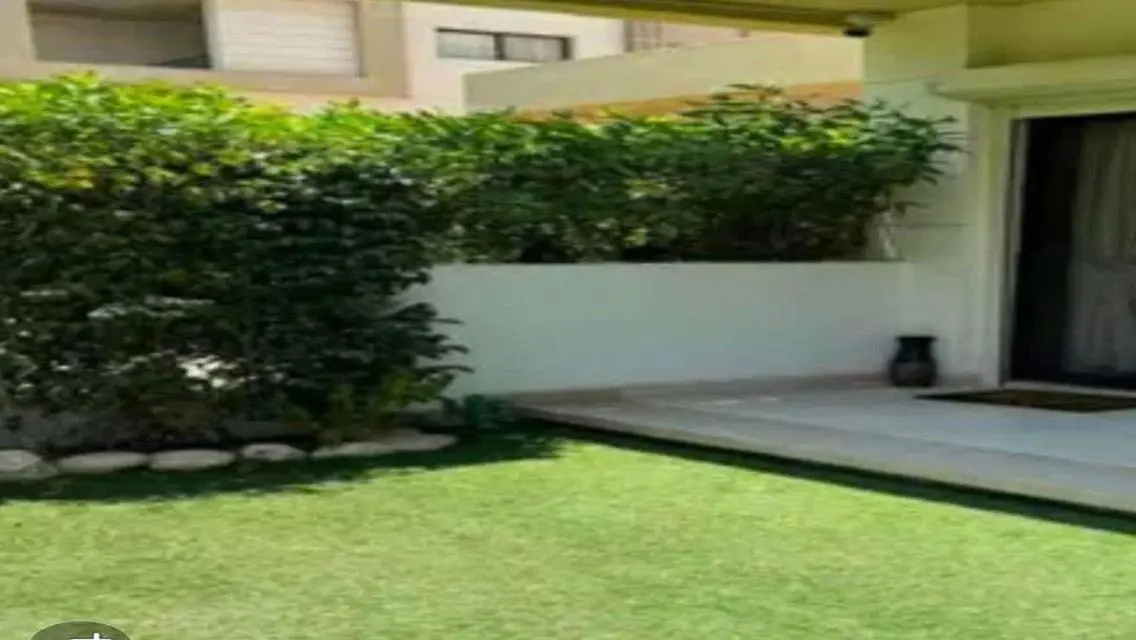 Finished apartment with garden in Palm Parks