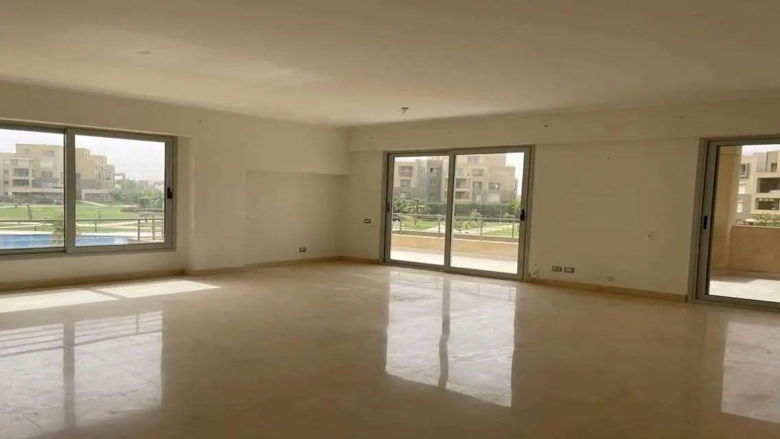 Finished apartment with garden in Palm Parks
