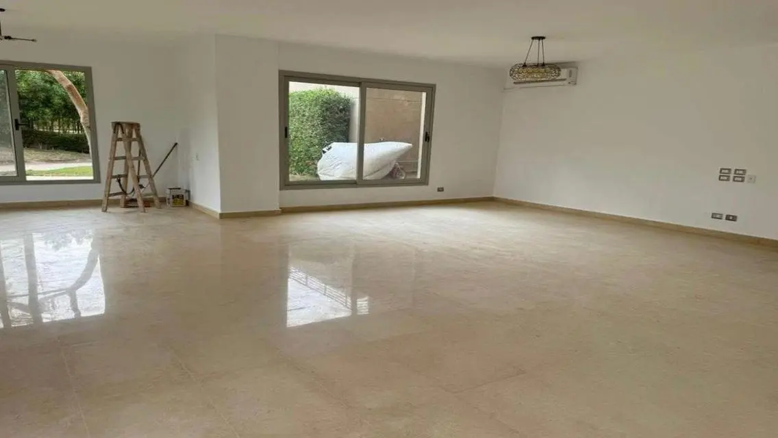 Finished apartment with garden in Palm Parks