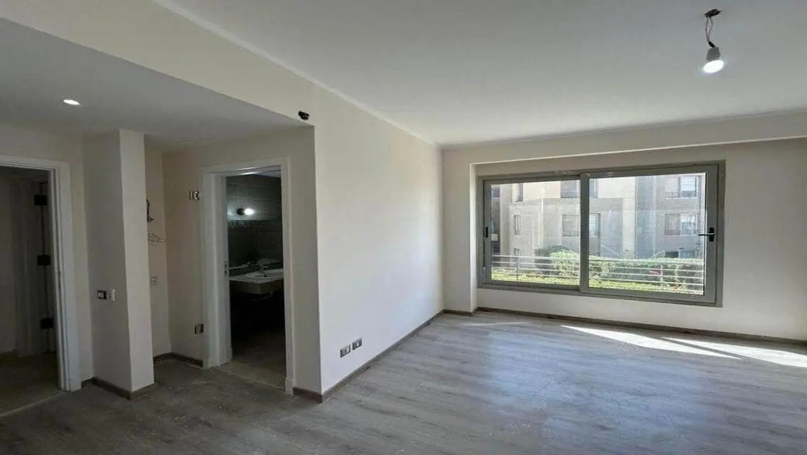 Finished apartment with garden in Palm Parks