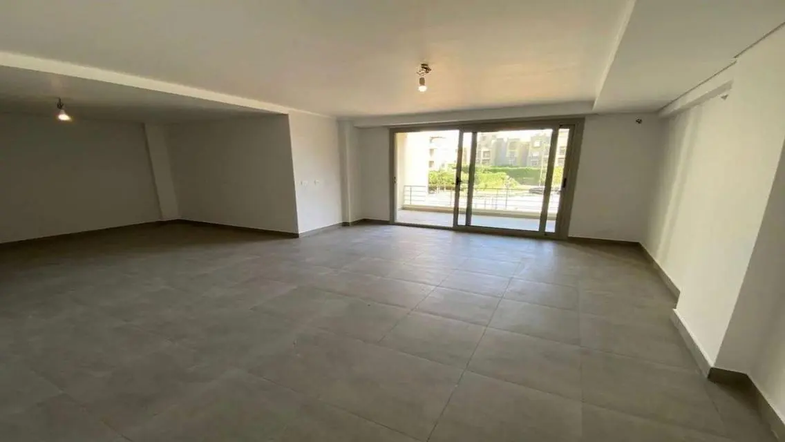 Finished apartment with garden in Palm Parks