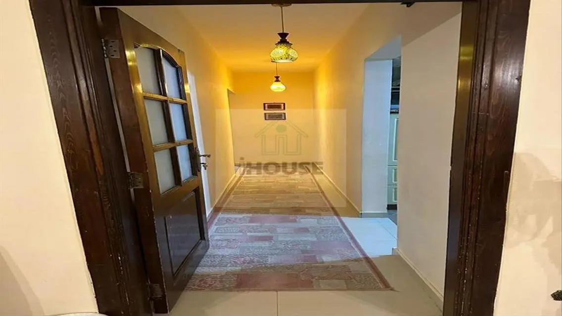 ارضى بجاردن مطبخ واجهزه ومكيفه وجراج موقع مميزجدا
