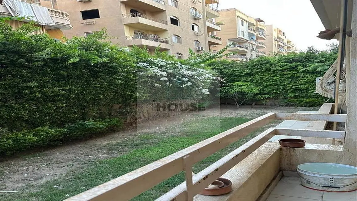 ارضى بجاردن مطبخ واجهزه ومكيفه وجراج موقع مميزجدا