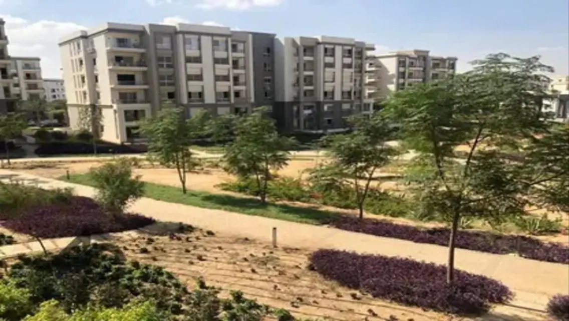 شقه 3 غرف باقساط فيو مفتوح ع حمام السباحه هايدبارك