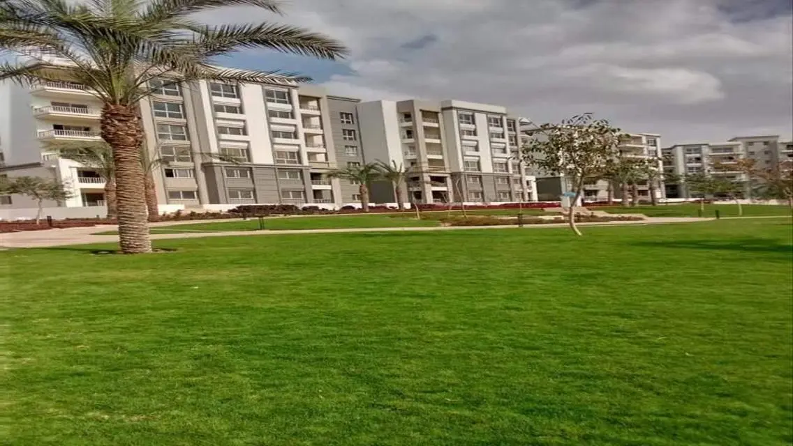 شقه 3 غرف باقساط فيو مفتوح ع حمام السباحه هايدبارك