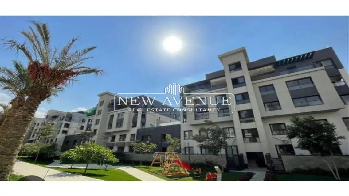 Trio Garden Duplex with Garden and Pool ready to move