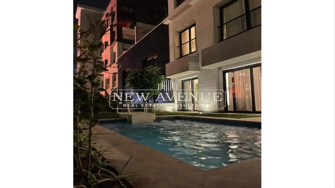 Trio Garden Duplex with Garden and Pool ready to move