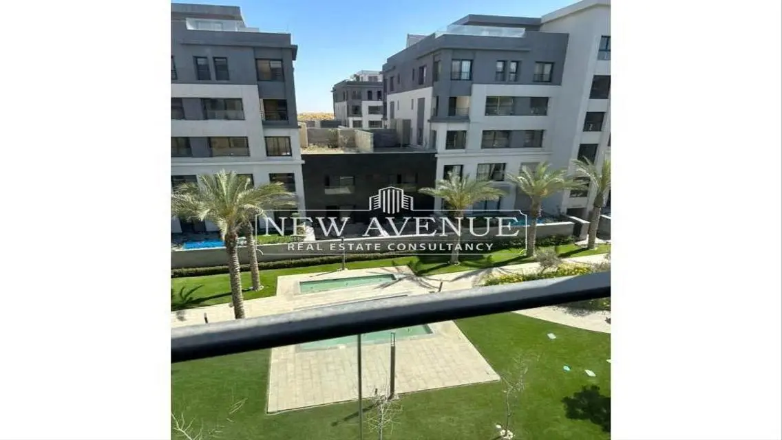 Trio Garden Duplex with Garden and Pool ready to move
