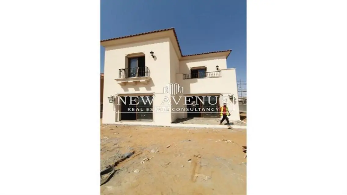 Standalone for sale Villa in City gate compound