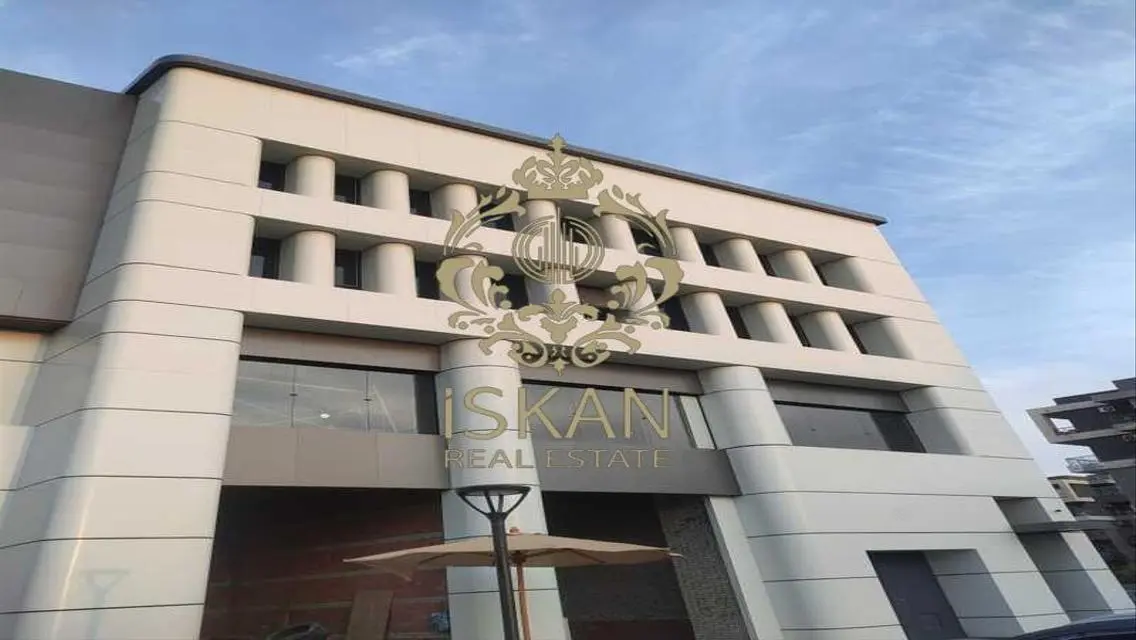 عيادة للايجار متشطبة بالتكيفات في سيلفر جيت