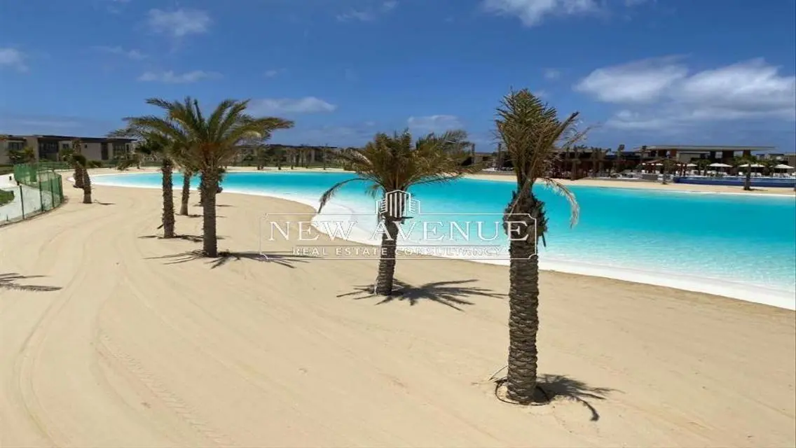 شاليه مع رووف صف أول بحيرة بالتقسيط في سوان ليك
