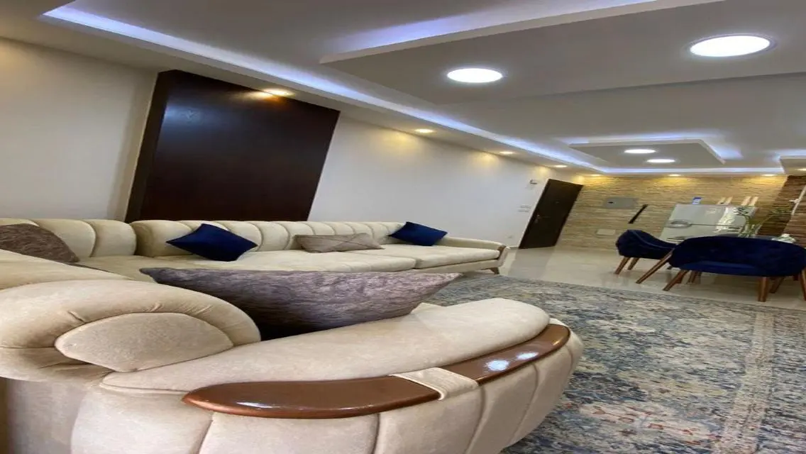 استوديو اول سكن في B10 امام الخدمات بموقع مميز