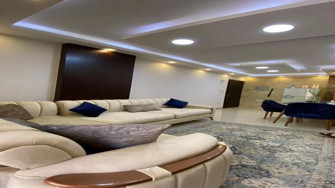 استوديو اول سكن في B10 امام الخدمات بموقع مميز