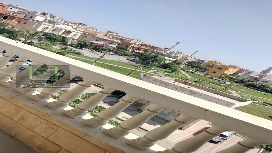 شقة ايجار مفروش كمبوند الياسمين بسعر لقطه