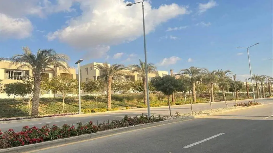 تاون هاوس برايم لوكيشن في بالم هلز القاهرة الجديدة