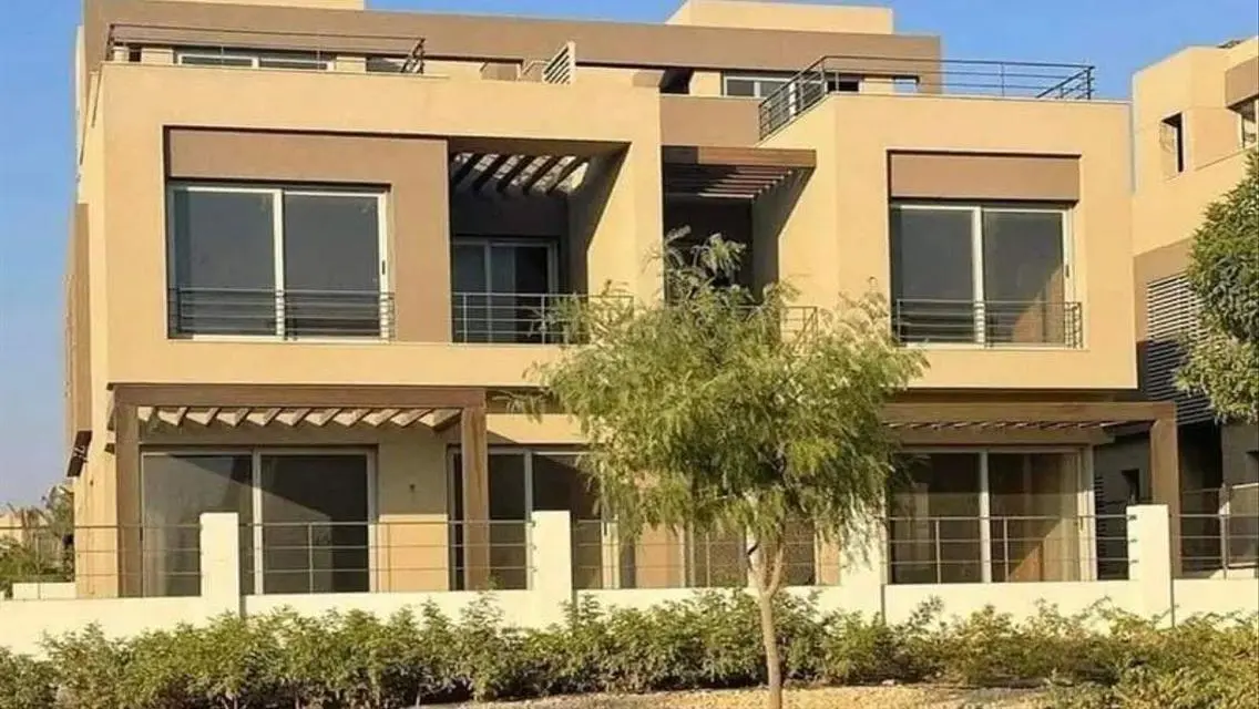تاون هاوس برايم لوكيشن في بالم هلز القاهرة الجديدة