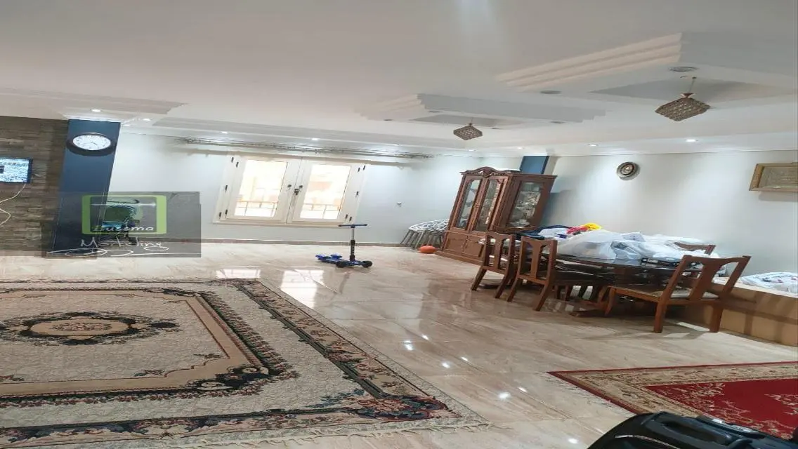شقة ايجار بالمطبخ 230متر امام بيفرلى هيلز مباشر